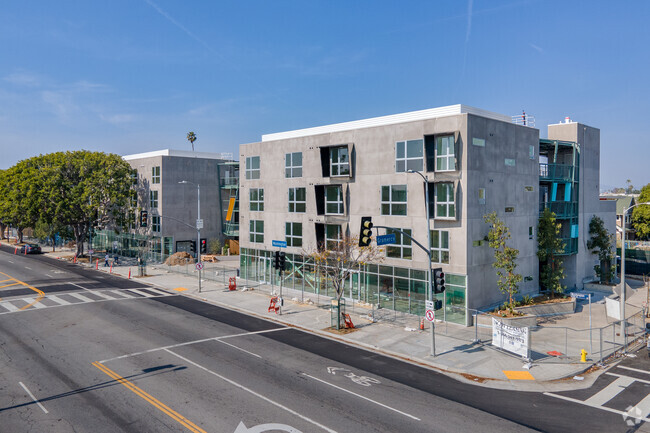 Exterior - Gramercy Place Apartments