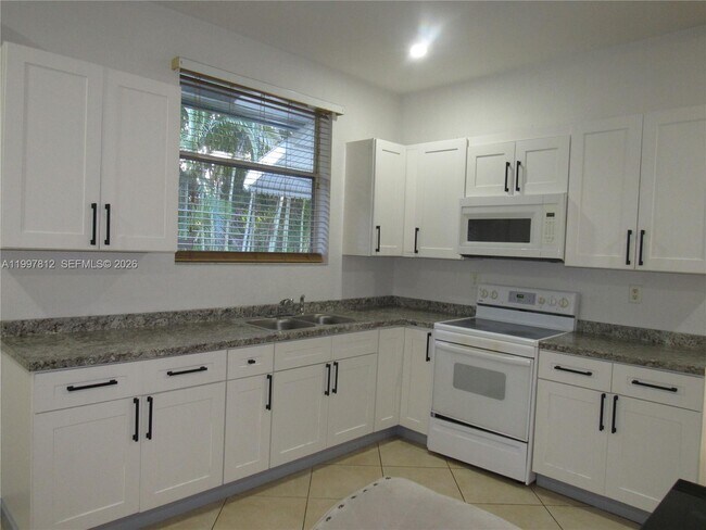 Foto del edificio - 15900 SW 54th Pl