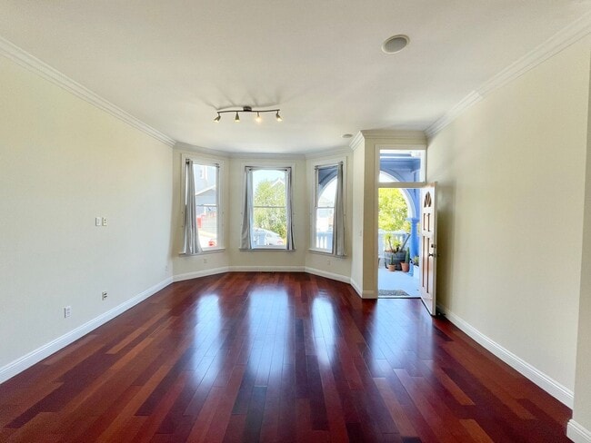 Building Photo - 3BR/2.5BA Lovely Bernal Edwardian Flat! La...