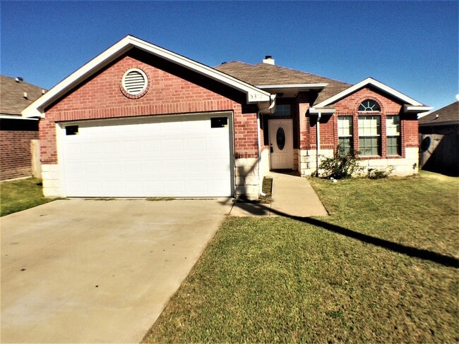 Inviting 3 Bed 2 Bath Home! - Inviting 3 Bed 2 Bath Home!