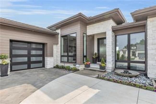 Foto del edificio - {5842} Luxury Rental in Forrest Ridge Esta...