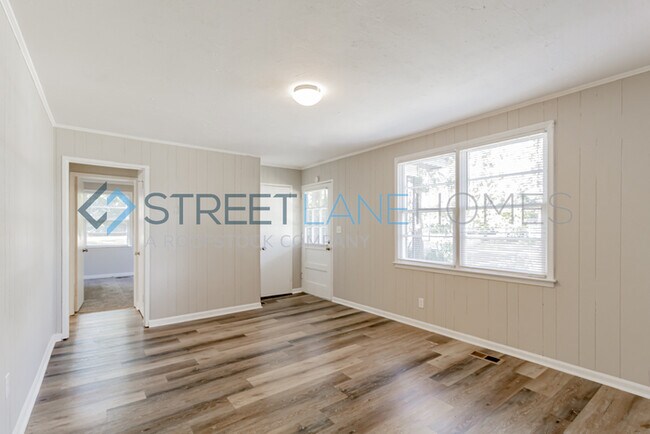 Building Photo - REDUCED!