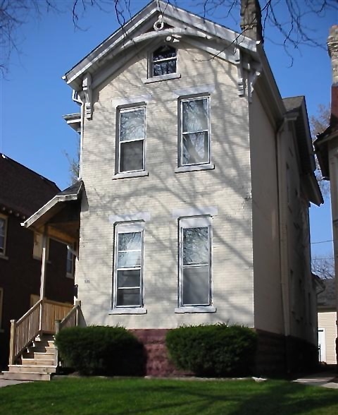 Building Photo - $1145-1 BD/1BA w Heat near Brady*** HALF O...