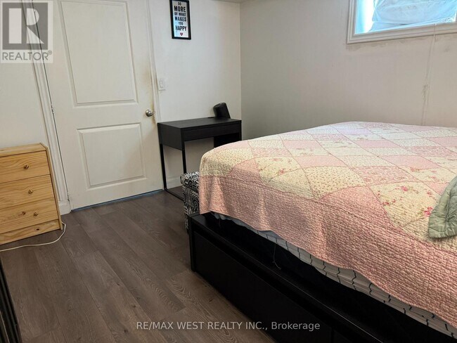 Photo du bâtiment - 1127 Islington Ave