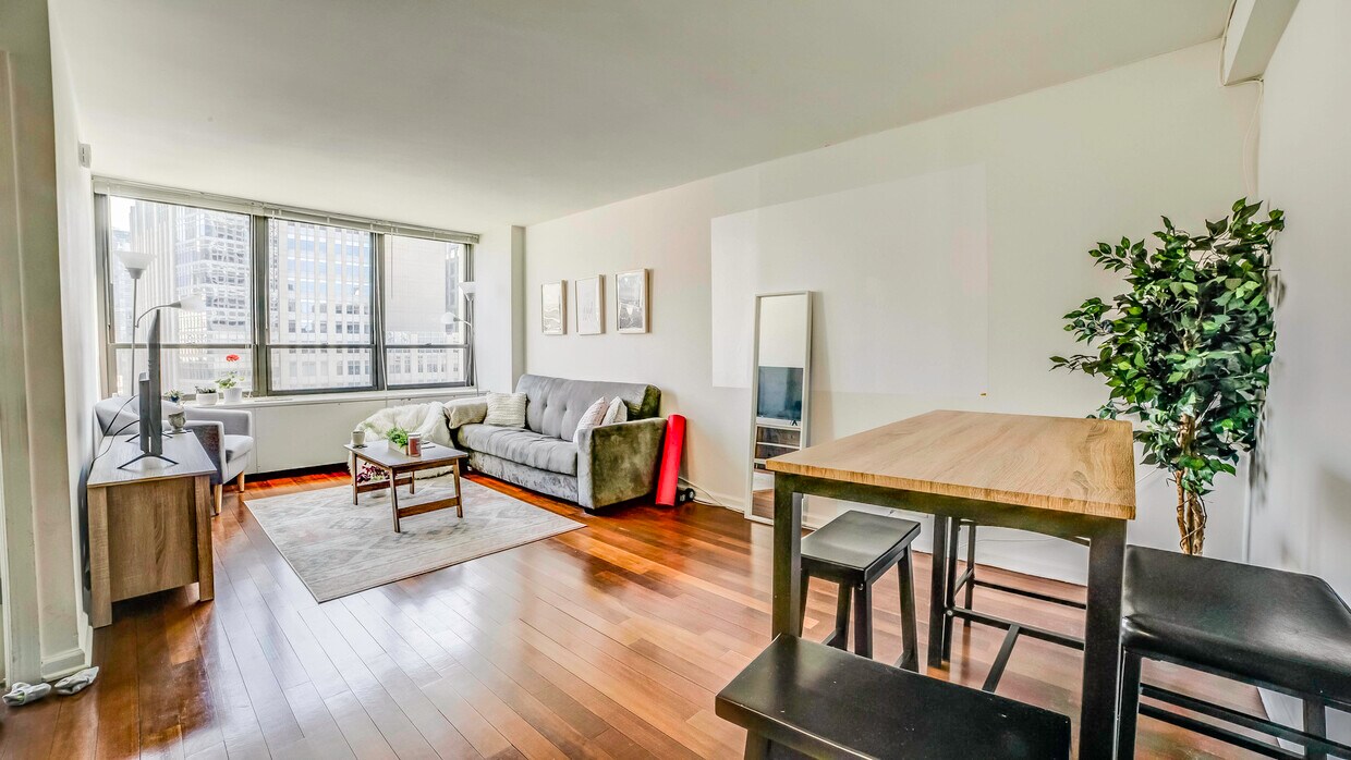 Foto principal - 222 E Pearson St