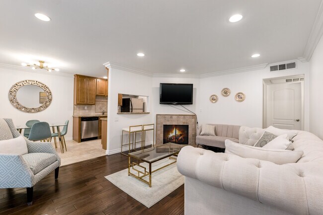 Building Photo - 4466 Coldwater Canyon Ave