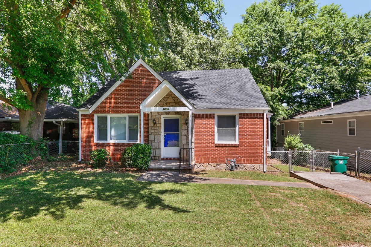 Building Photo - 2454 Crestview Ave