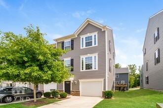 Building Photo - 2423 Dr Carver Rd