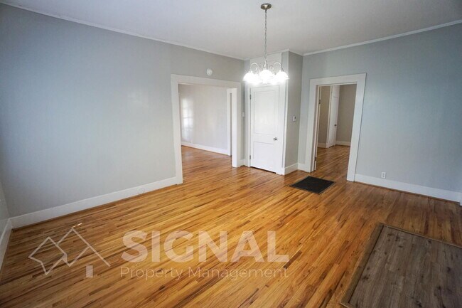 Foto del edificio - 4335 Jackson St