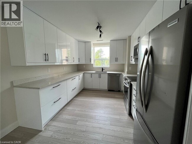 Building Photo - 2085 Amherst Heights Dr