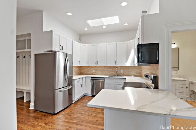 Kitchen - 6226 N Broadway St