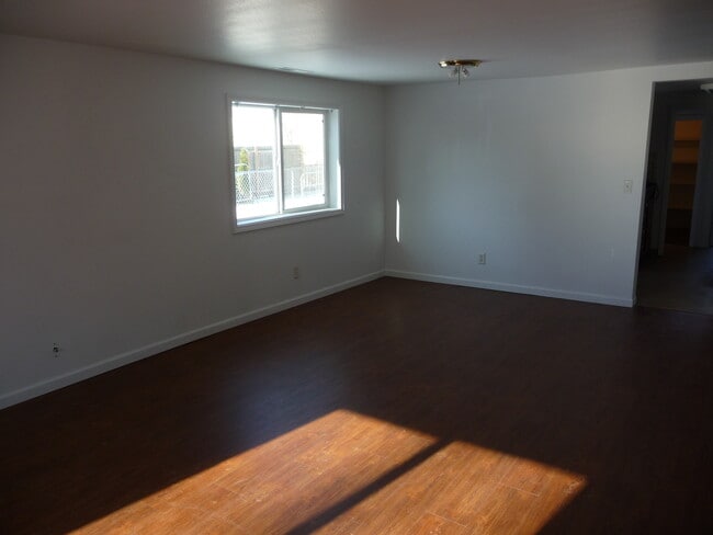 Foto del edificio - Oversized garage/shop