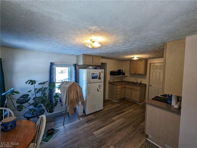 Building Photo - 6719 N Ridge Rd E