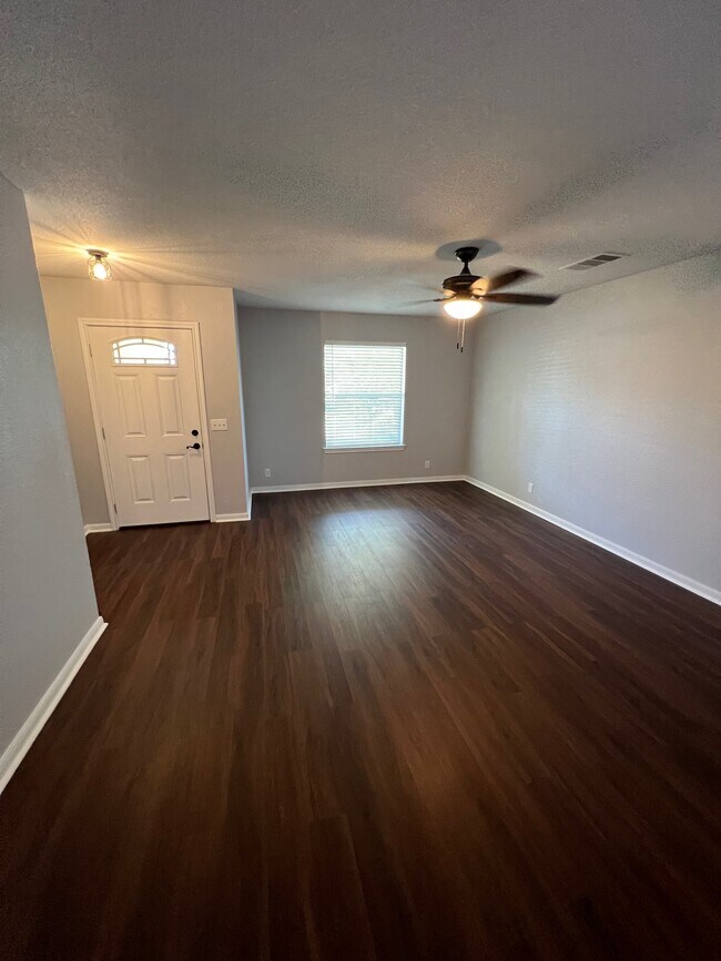 Building Photo - 305 Goddard