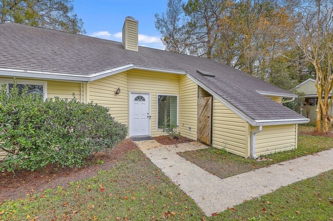 Building Photo - Completely Renovated Mount Pleasant Home!!
