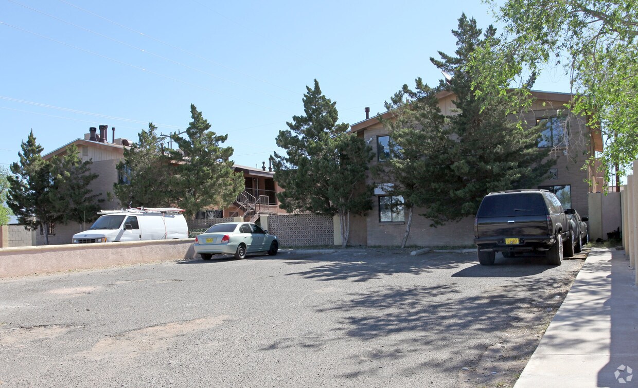 Building Photo - 400 Mesilla St SE