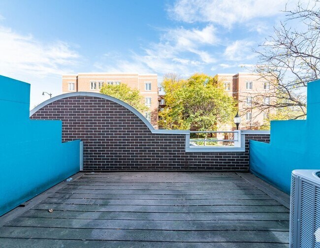 Foto del edificio - 5035 Warren St