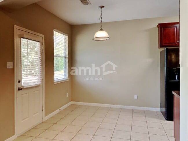 Foto del edificio - 912 Summer Wood Blvd