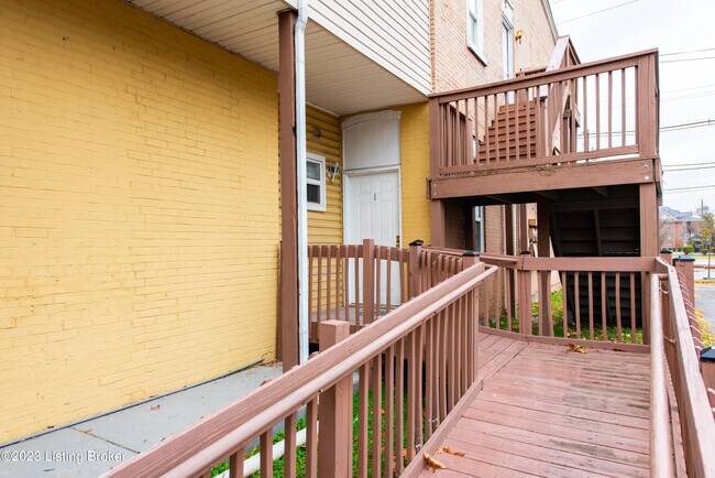 Building Photo - 636 E Breckinridge St