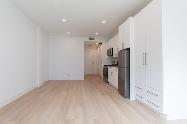 Building Photo - 1128 Harrison Ave