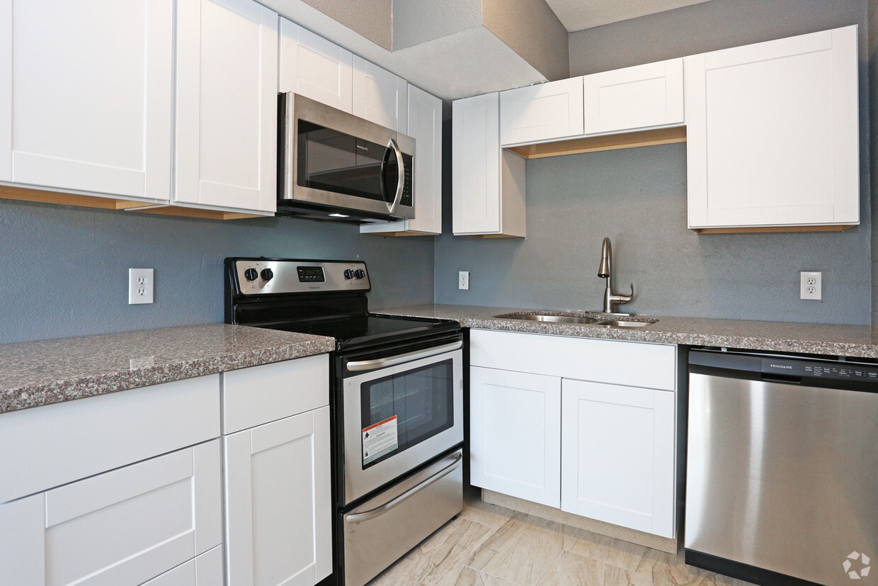 Primary Photo - Don Carlos Apartments