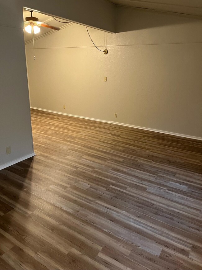 Building Photo - 1569 Coombs Dr