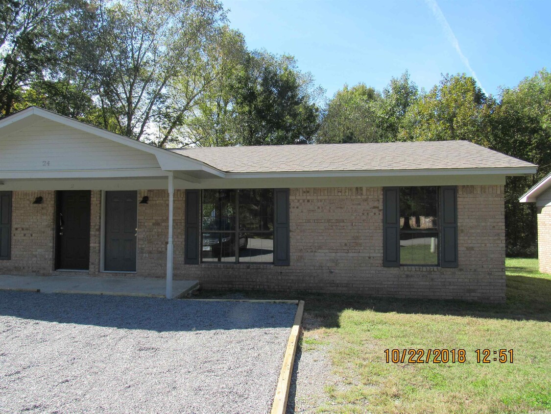 Primary Photo - 24 Linder Rd
