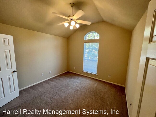 Foto del edificio - 408 Chapel Trail Cir