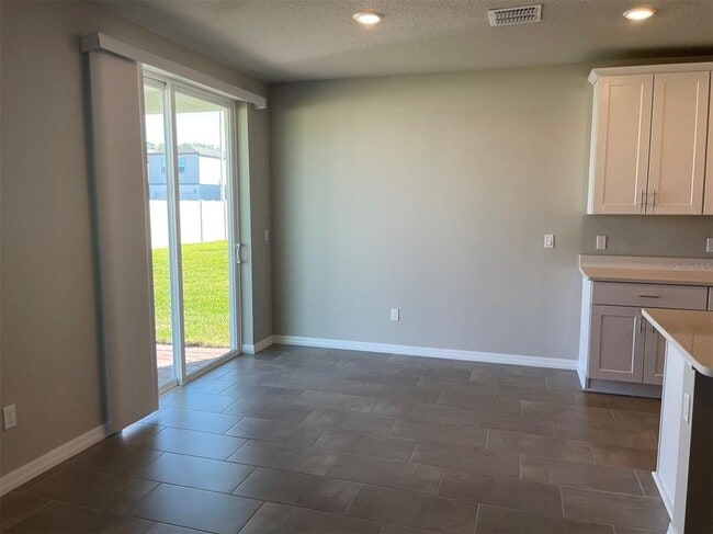 Building Photo - 5295 Meredrew Ln