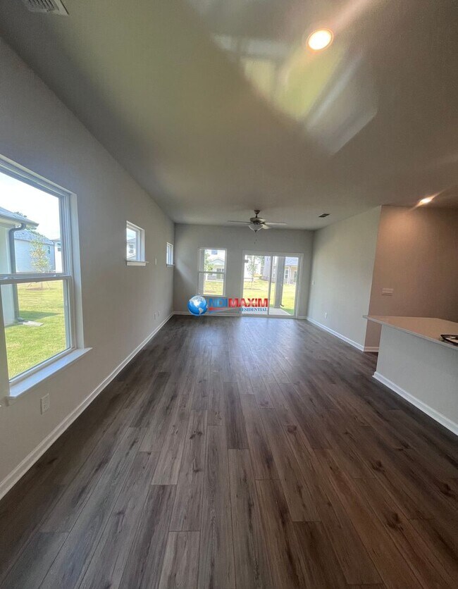 Foto del edificio - 4-bedroom house in gated community in Lawrenceville