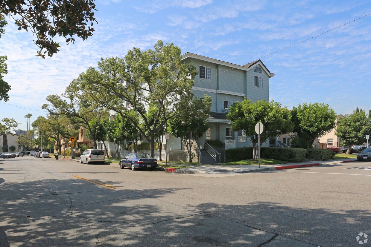 Foto principal - 400 Palm Dr