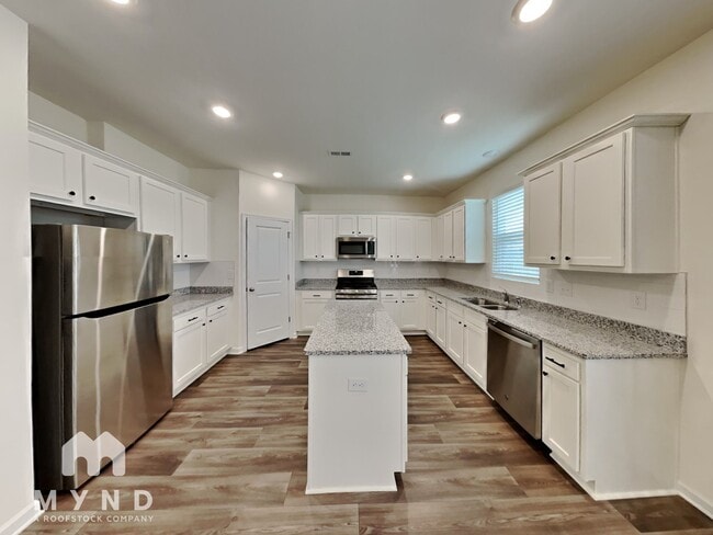 Building Photo - 367 Rayland St