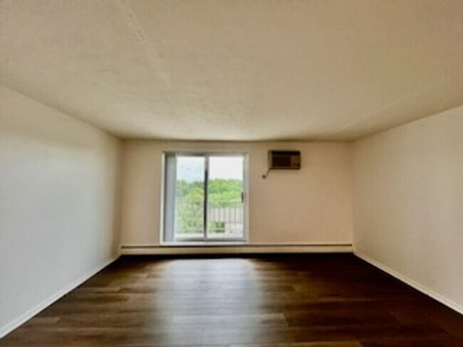 Interior Photo - 200 West Apartments
