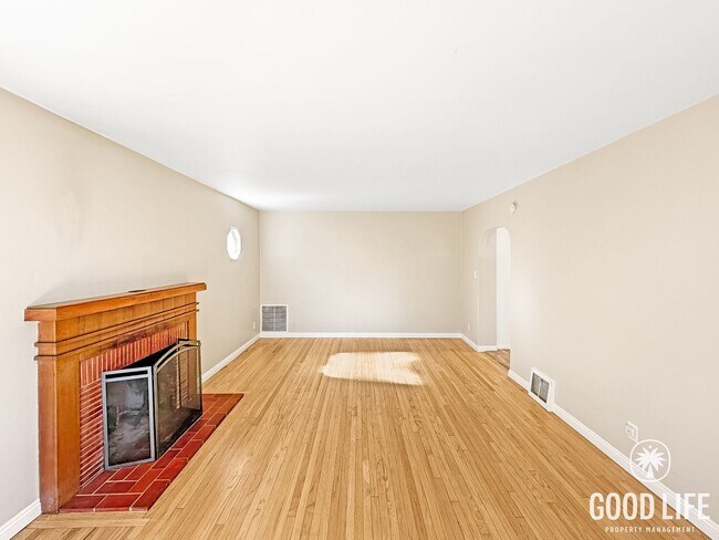 Foto del edificio - Charming 3-Bedroom Anaheim Home Featuring Private Backyard & Assigned Parking