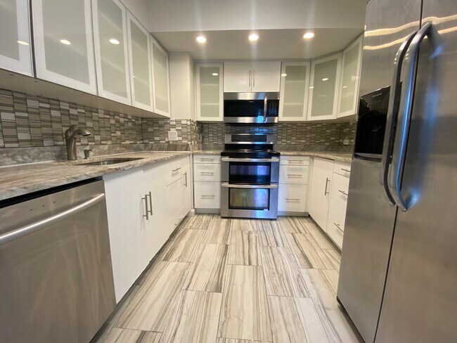 Foto del edificio - 1731 Beacon St