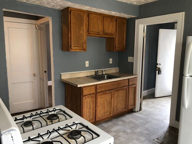 Foto del edificio - 5 BED 2 BATH SINGLE FAMILY HOME IN PURITAS...