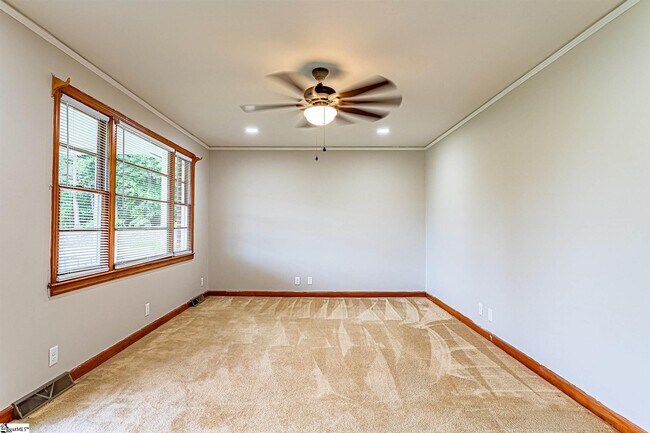 Building Photo - 685 Langley Rd