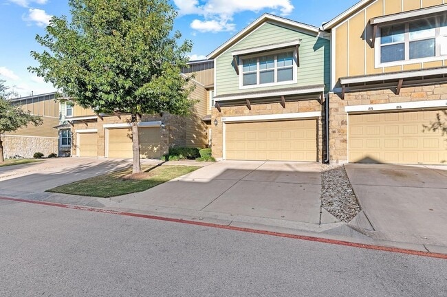 Building Photo - 1620 Bryant Dr