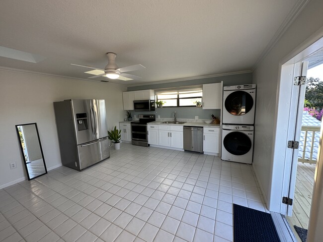 Foto del edificio - 2945 68th St N