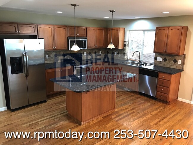 Foto del edificio - Stunning 4 Bedroom Home with Office Space!