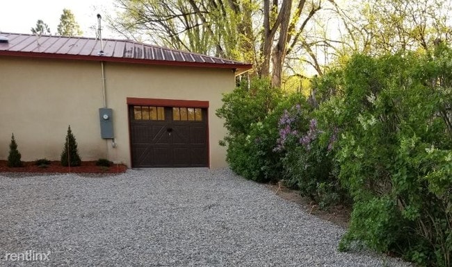 Building Photo - 3 br, 2.5 bath House - 04A Arroyo Griego