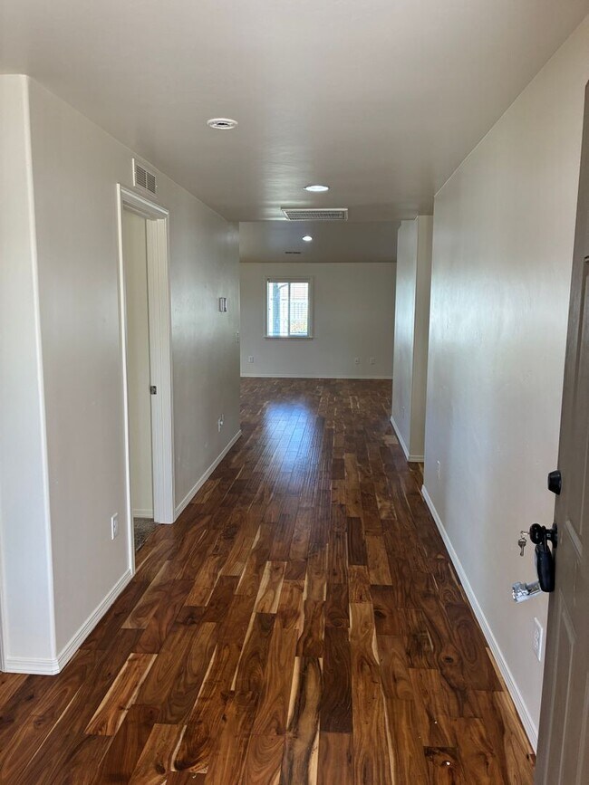 Foto del edificio - 2214 E Elm Grove Dr