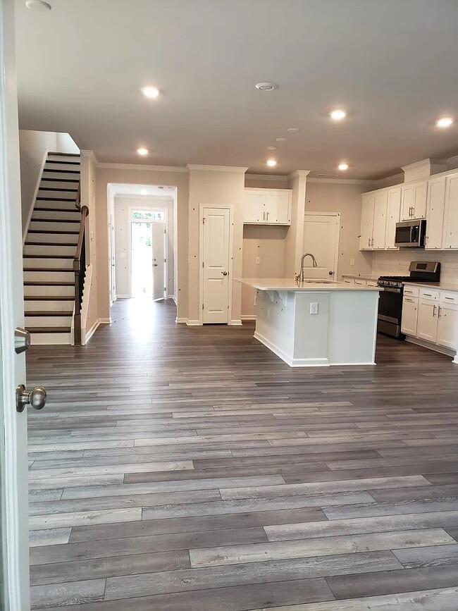 Building Photo - Room in Townhome on Hazy Hills Ln