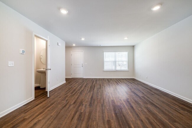 Foto del edificio - Open-Concept 3BED 2.5 BATH Townhome with L...