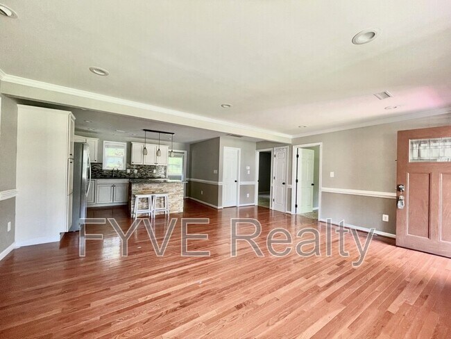 Foto del edificio - 26 Breezy Hill Dr