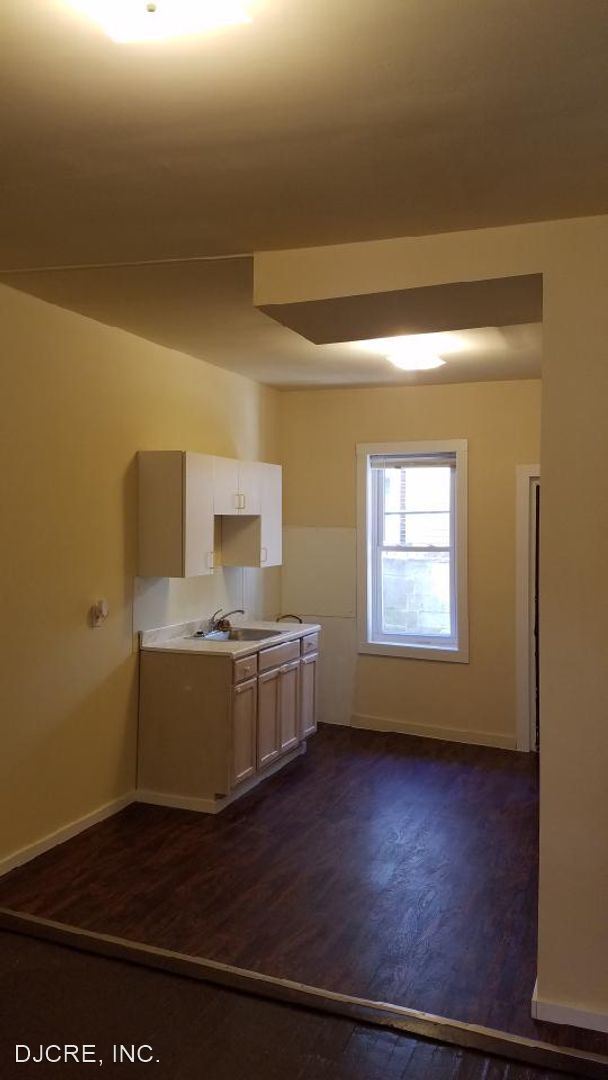 Building Photo - 3 br, 1 bath House - 1264 S. Bonsall Street