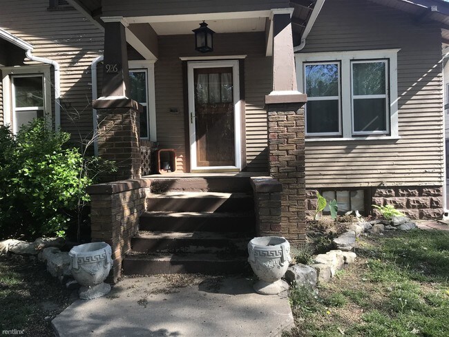 Building Photo - 2 br, 1 bath  - 926 W 11th St N