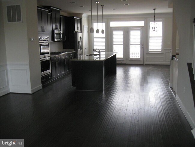 Foto del edificio - 6158 Carey Park Ln