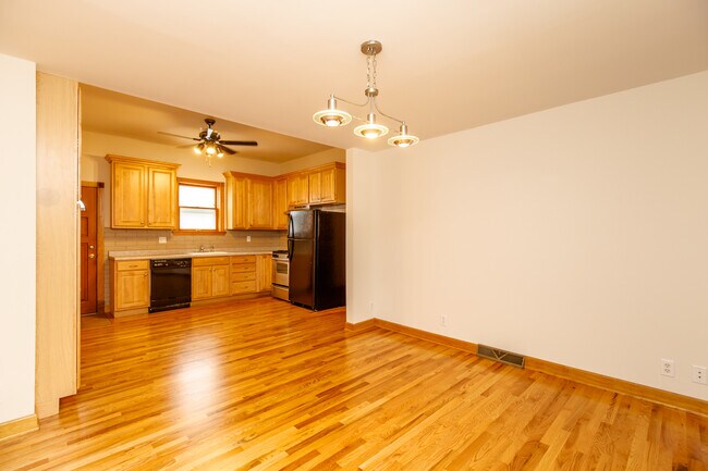 Building Photo - 4157 W Addison St