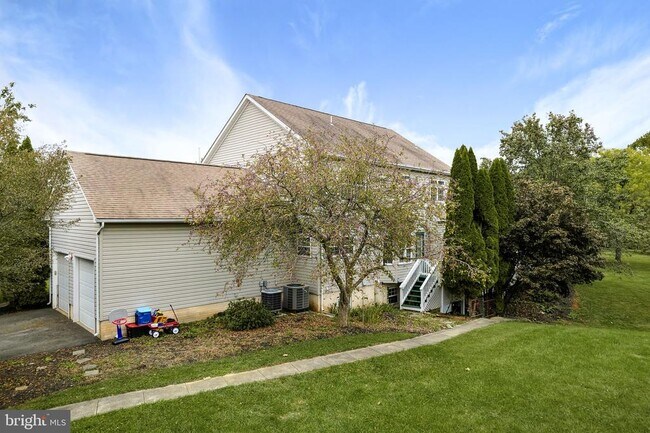 Building Photo - 35501 Troon Ct